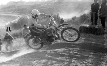 Domingo Gris (Bultaco Pursang 250). Motocross de Esplugues 1973 (Foto: José Luis Cortijos)
